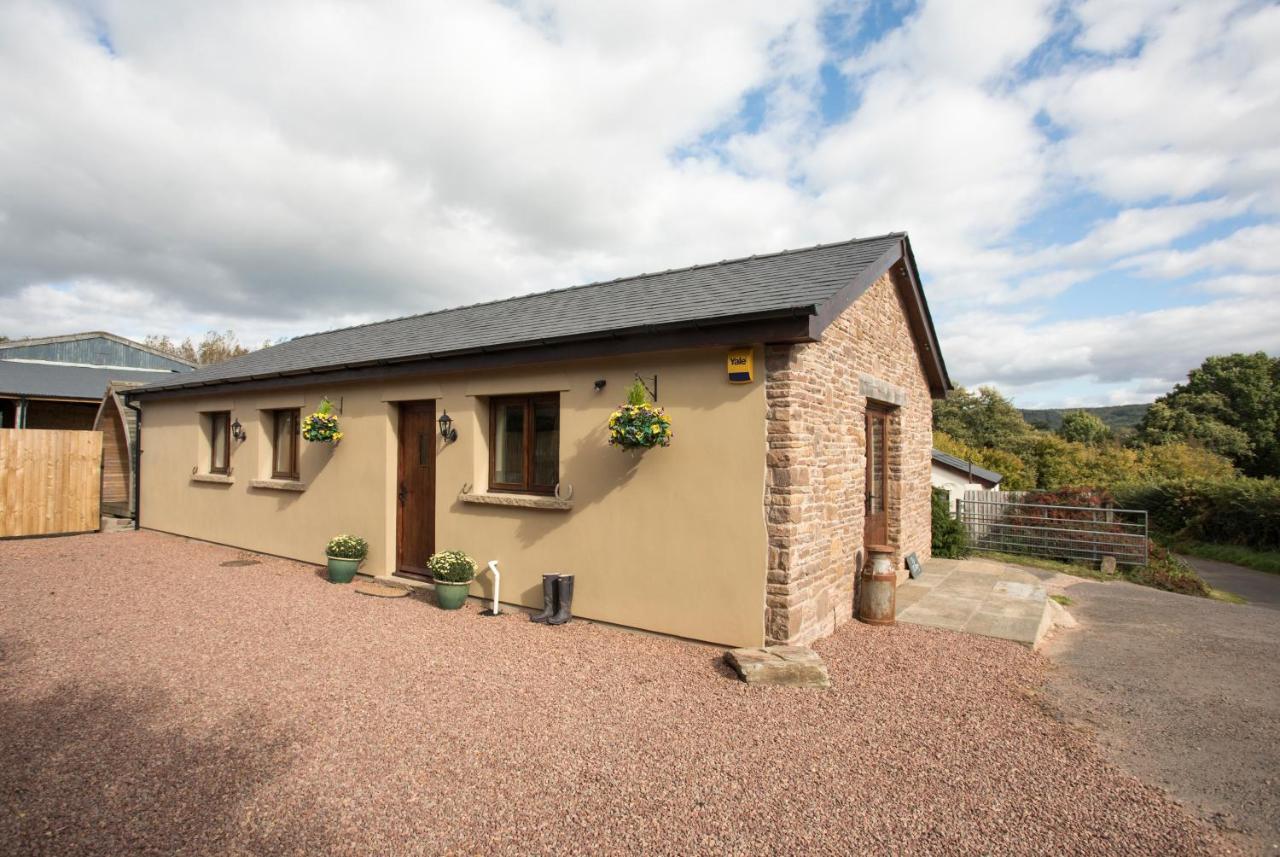 The Old Dairy - Boutique Countryside Cottage At Harrys Cottages Pen-y-Clawdd Exterior foto